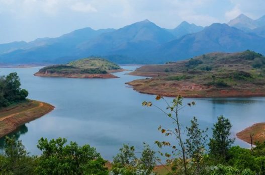 Banasura Sagar Dam and mountain landscape in Wayanad